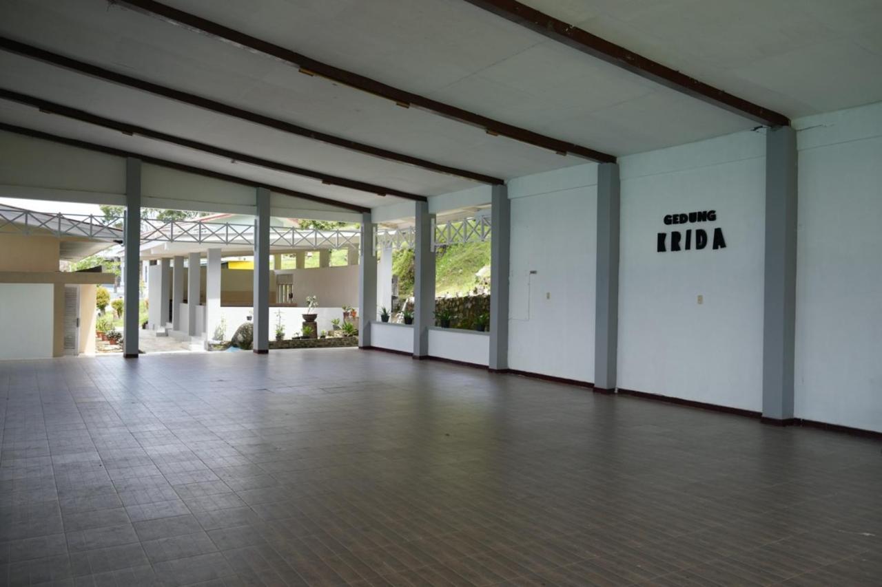 Tiara Bunga Hotel & Villa Balige Exterior photo